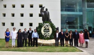 18 JULIO- Congreso Local entregó ofrenda floral en honor al aniversario luctuoso de Benito Juárez