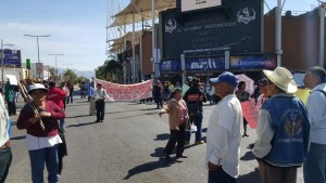 Habitantes de Asuncion Cacalotepec piden a TEEO reconozca al presidente electo y acreditado por gob del edo (2)