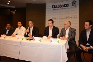 GOBERNADOR DE OAXACA ANUNCIA PAGO DE TENENCIA (3)