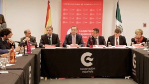 Gobiernos de Oaxaca y España acuerdan electrificar mil viviendas en el Estado (2)