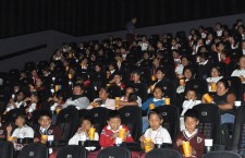 Apoyo Comunitario de Oaxaca lleva al cine a niños   