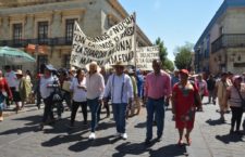 Seguidores de la presidenta municipal de Nochixtlán exigen la entrada de la Guardia Nacional