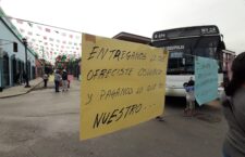 Trabajadores del ayuntamiento de Oaxaca de Juárez, bloquean calles, exigen pago al fondo de pensiones
