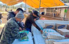 Coordina Segego entrega de ayuda alimentaria a familias del municipio de San Esteban Atatlahuca