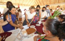 La región de la Costa recibe apoyos por parte del DIF Estatal Oaxaca
